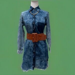 Thrill Acid Wash Denim Long Sleeve Raw Hem
Distressed Shirt M